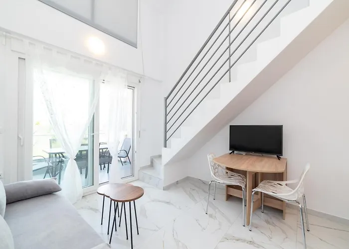 Iro Residential Complex Apartment Ofrinion